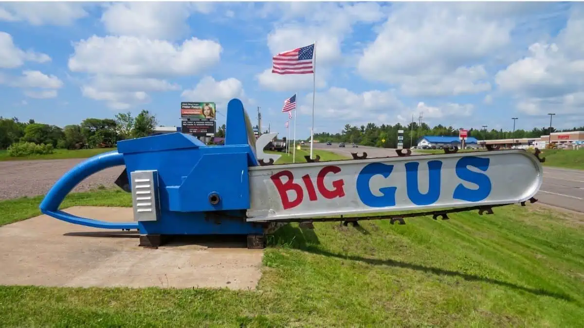There’s a 23-Foot Chainsaw and a 35-Foot Rifle on the Side of a U.P. Highway, and Both of Them Actually Work