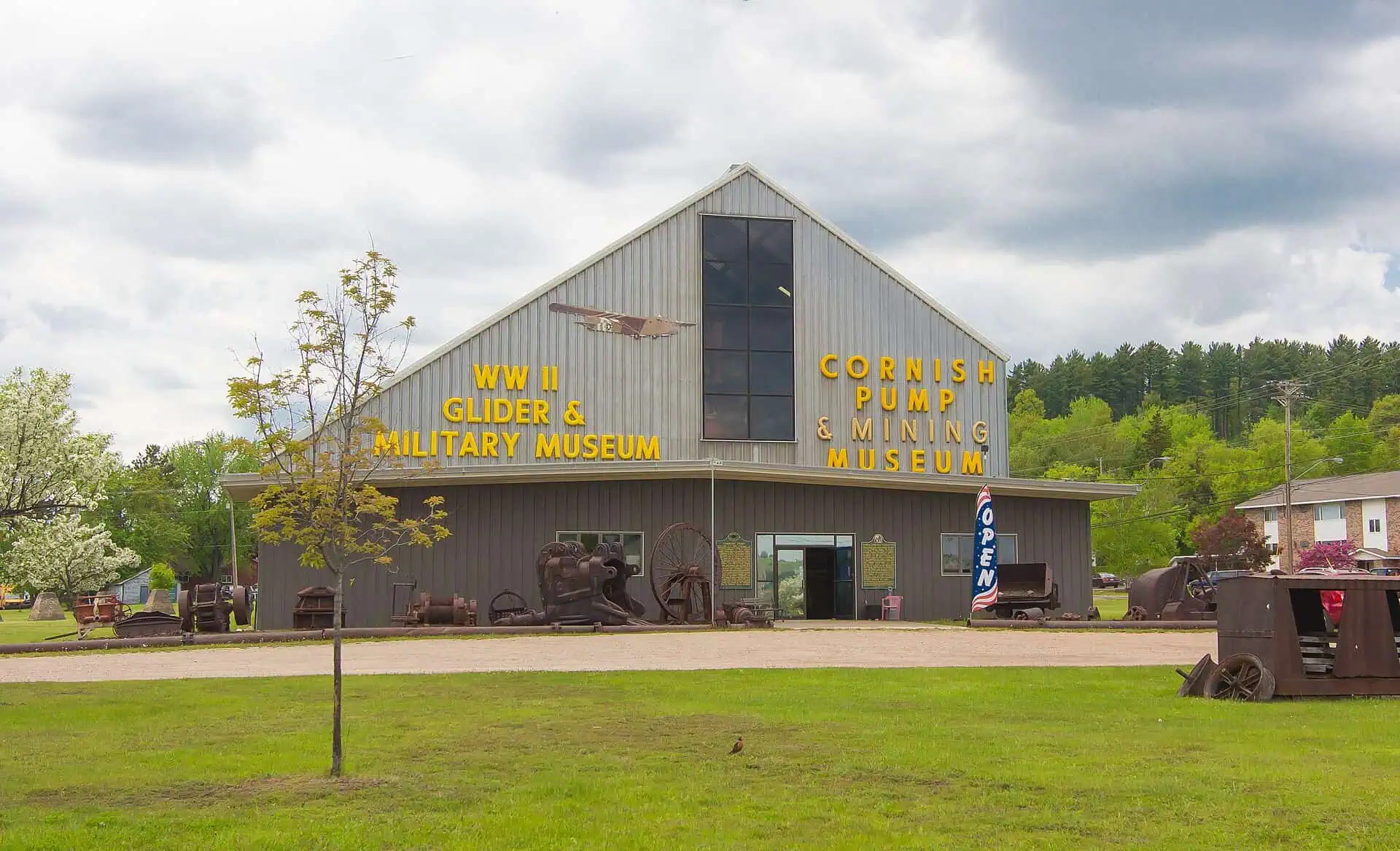 The towering Chapin Mine steam pumping engine with its 40-foot flywheel inside the Cornish Pump museum in Iron Mountain, Michigan.