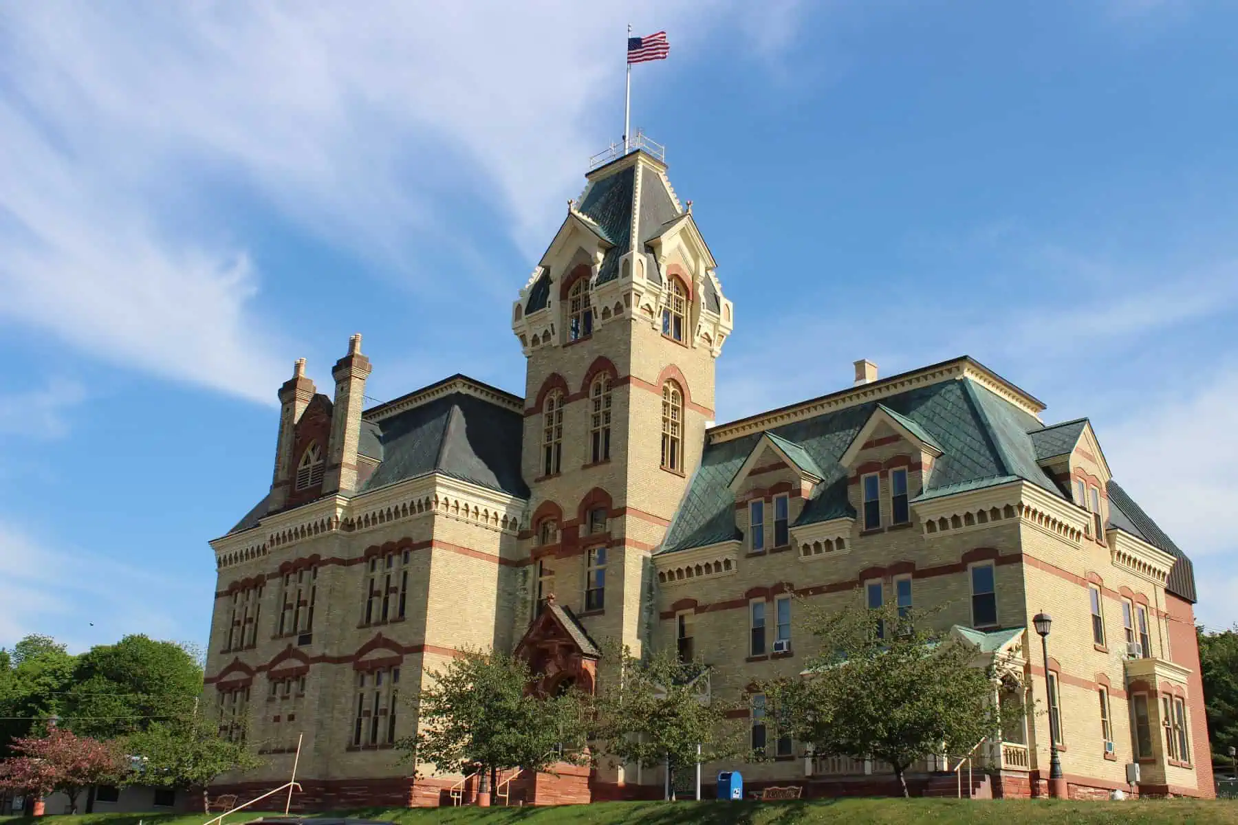 The Houghton County Courthouse in Houghton, Michigan. Photo: Chris857, CC BY-SA 4.0, via Wikimedia Commons.