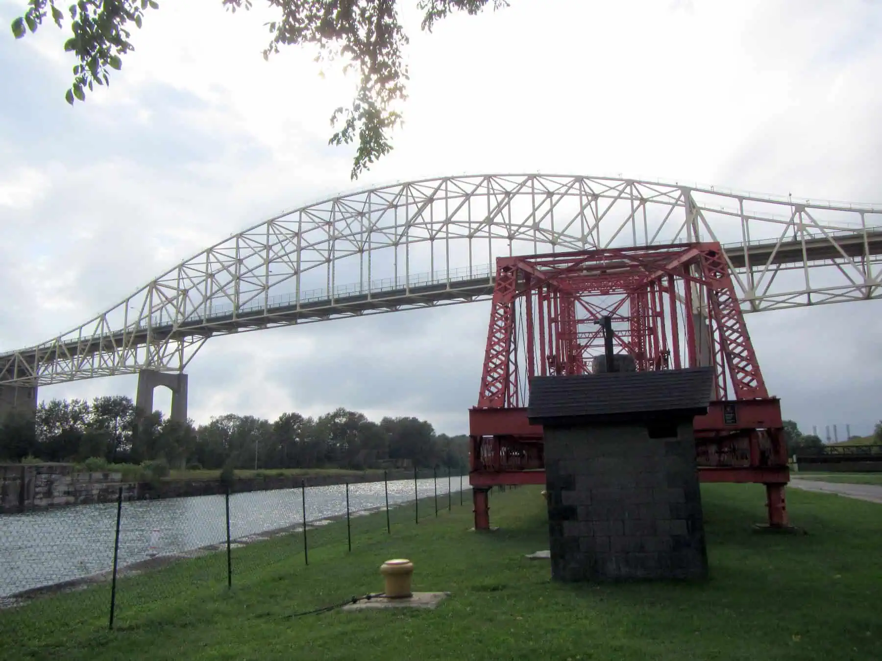 The International Bridge seen from Canal Drive in Sault Ste. Marie, Ontario. Photo: Bohao Zhao, CC BY 3.0, via Wikimedia Commons.