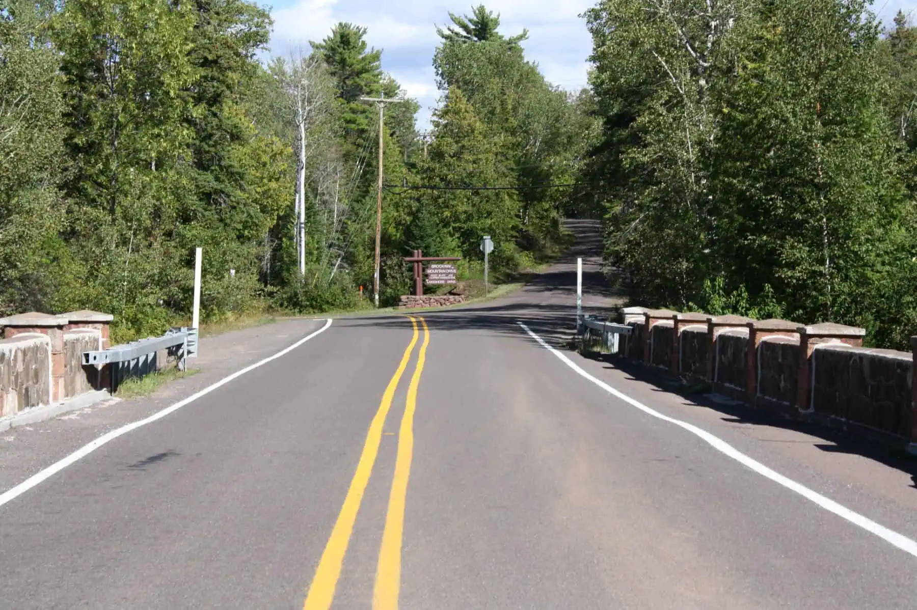 The west end of Brockway Mountain Scenic Drive in Keweenaw County, Michigan, with forested hills beyond. Photo by Royalbroil, CC BY-SA 3.0.