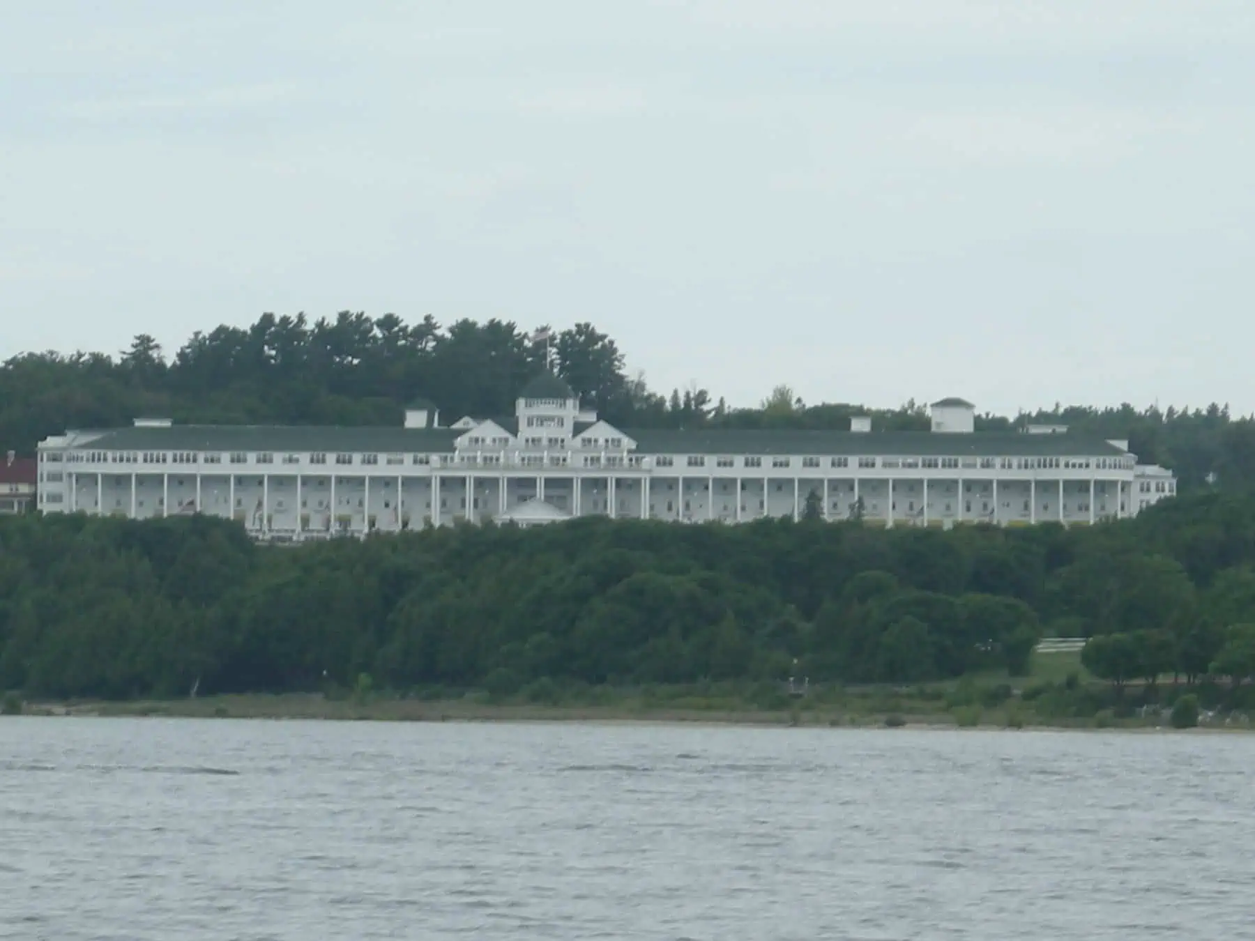 The Grand Hotel on Mackinac Island, Michigan, showing its long columned front porch. Photo by Michael Barera, CC BY-SA 4.0.