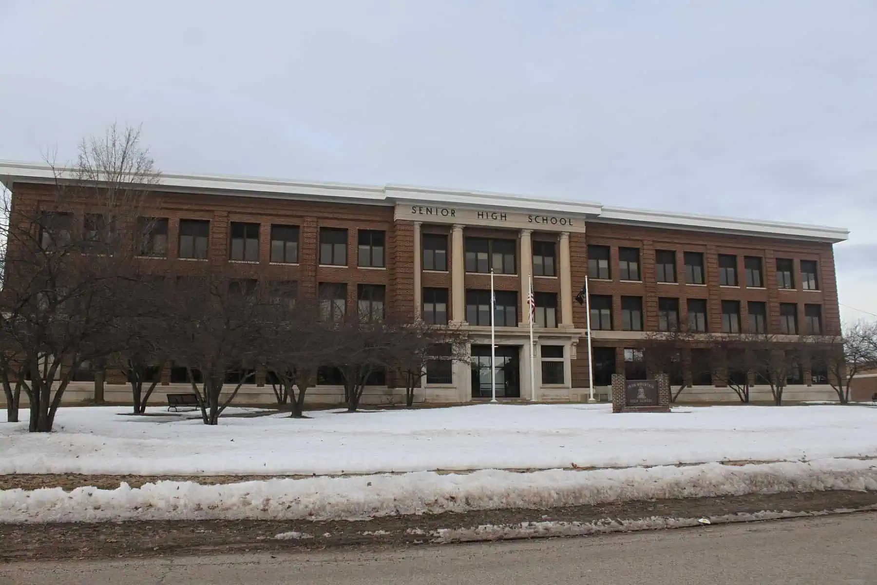 The brick Iron Mountain High School building in March 2020. Photo: Benjamin Smith, CC BY-SA 4.0.